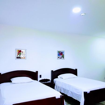 Day And Night Hotel Belmopan Exterior foto