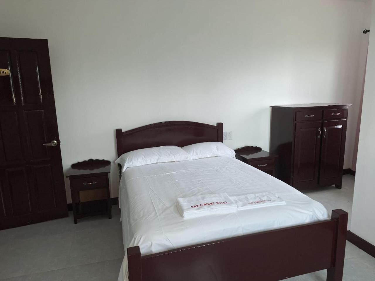 Day And Night Hotel Belmopan Exterior foto