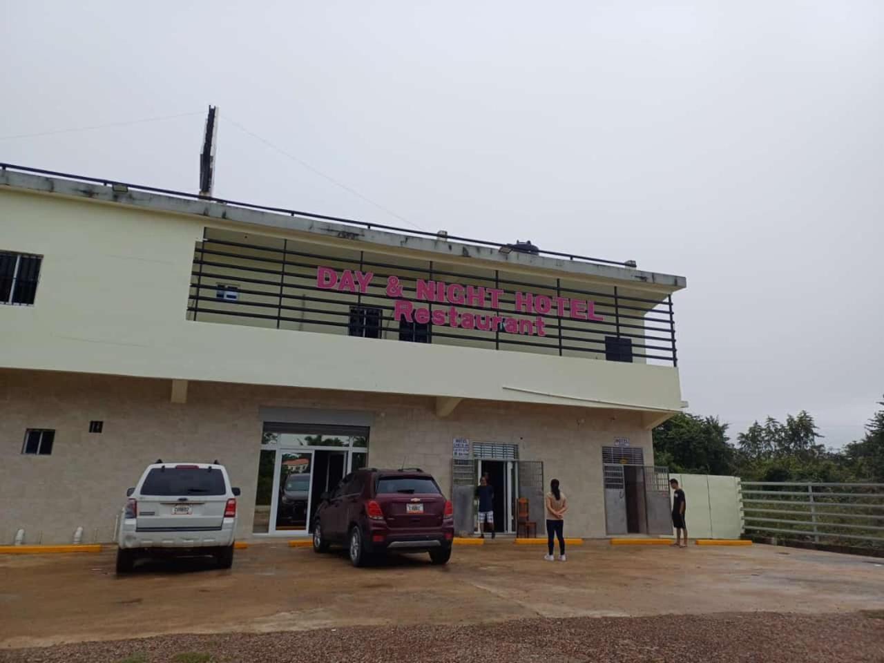 Day And Night Hotel Belmopan Exterior foto