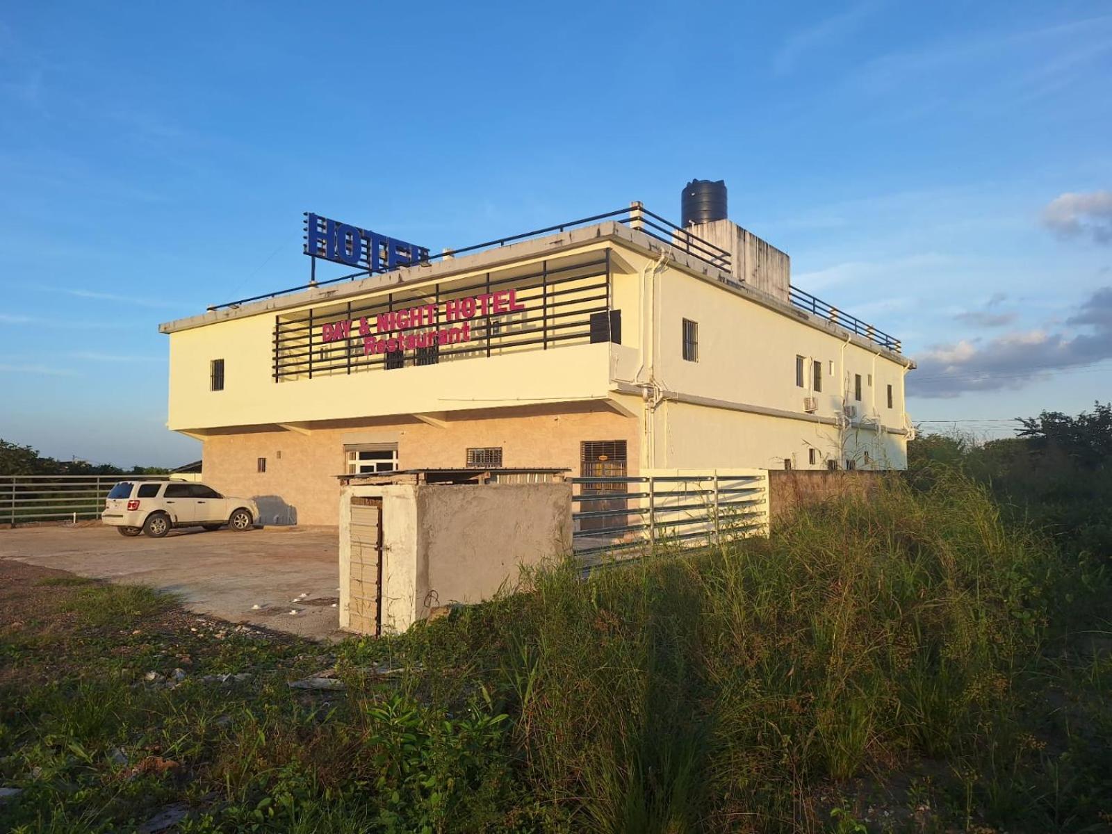 Day And Night Hotel Belmopan Exterior foto