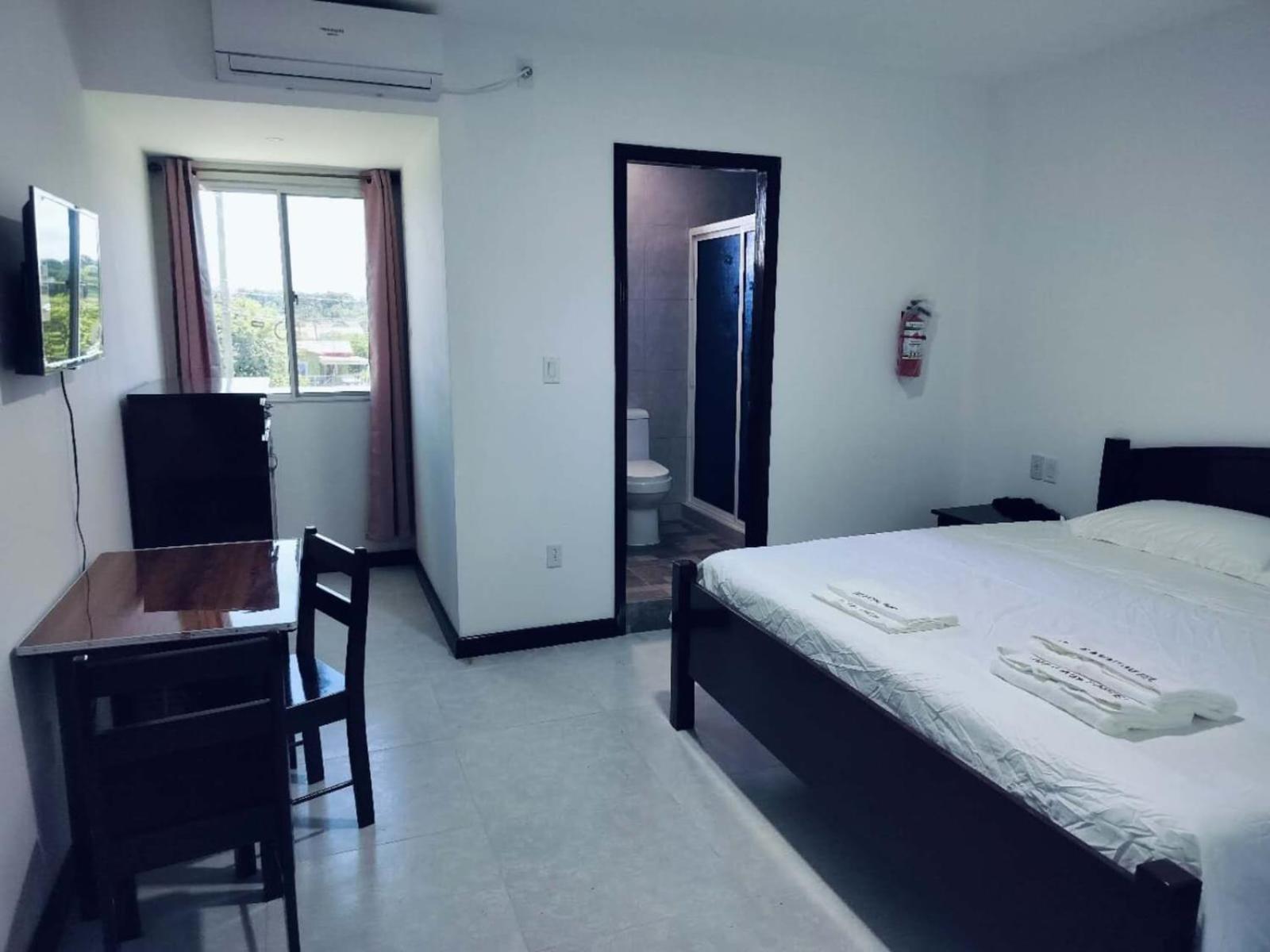 Day And Night Hotel Belmopan Exterior foto