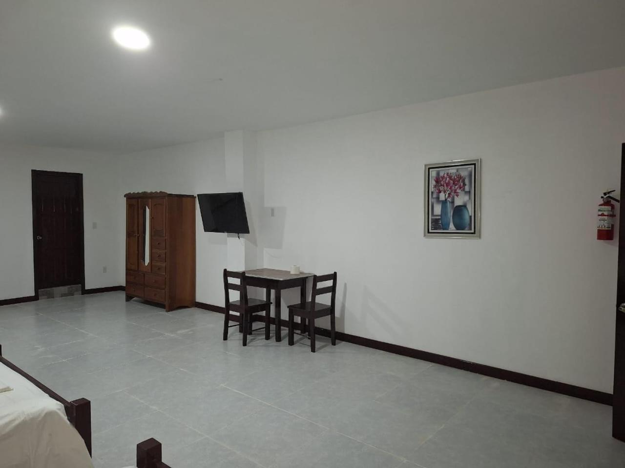 Day And Night Hotel Belmopan Exterior foto